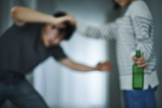 가정 폭력 [아이클릭아트 제공]